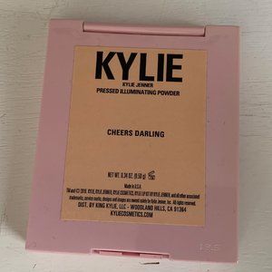 Kylie Jenner Illuminating Powder Cheers Darling